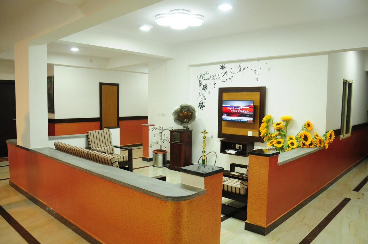 Hotel Alwesal International Madikeri Esterno foto