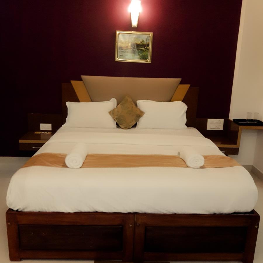 Hotel Alwesal International Madikeri Esterno foto