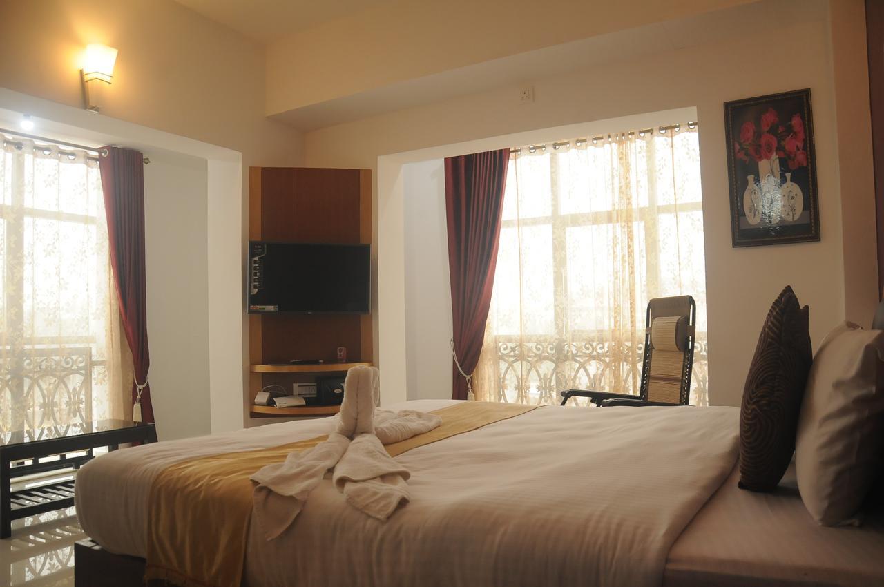 Hotel Alwesal International Madikeri Esterno foto