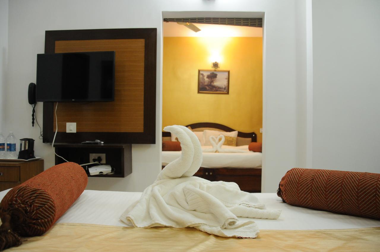 Hotel Alwesal International Madikeri Esterno foto