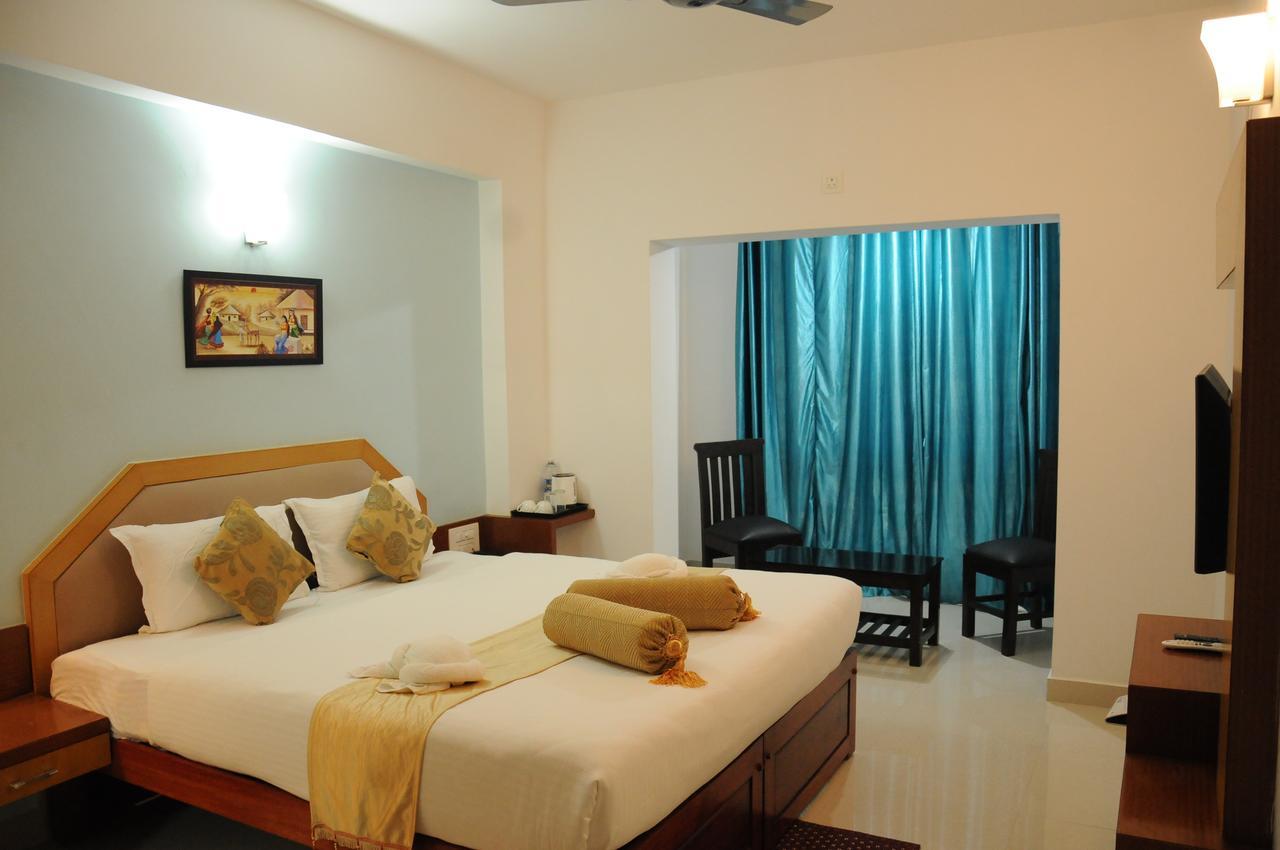 Hotel Alwesal International Madikeri Esterno foto