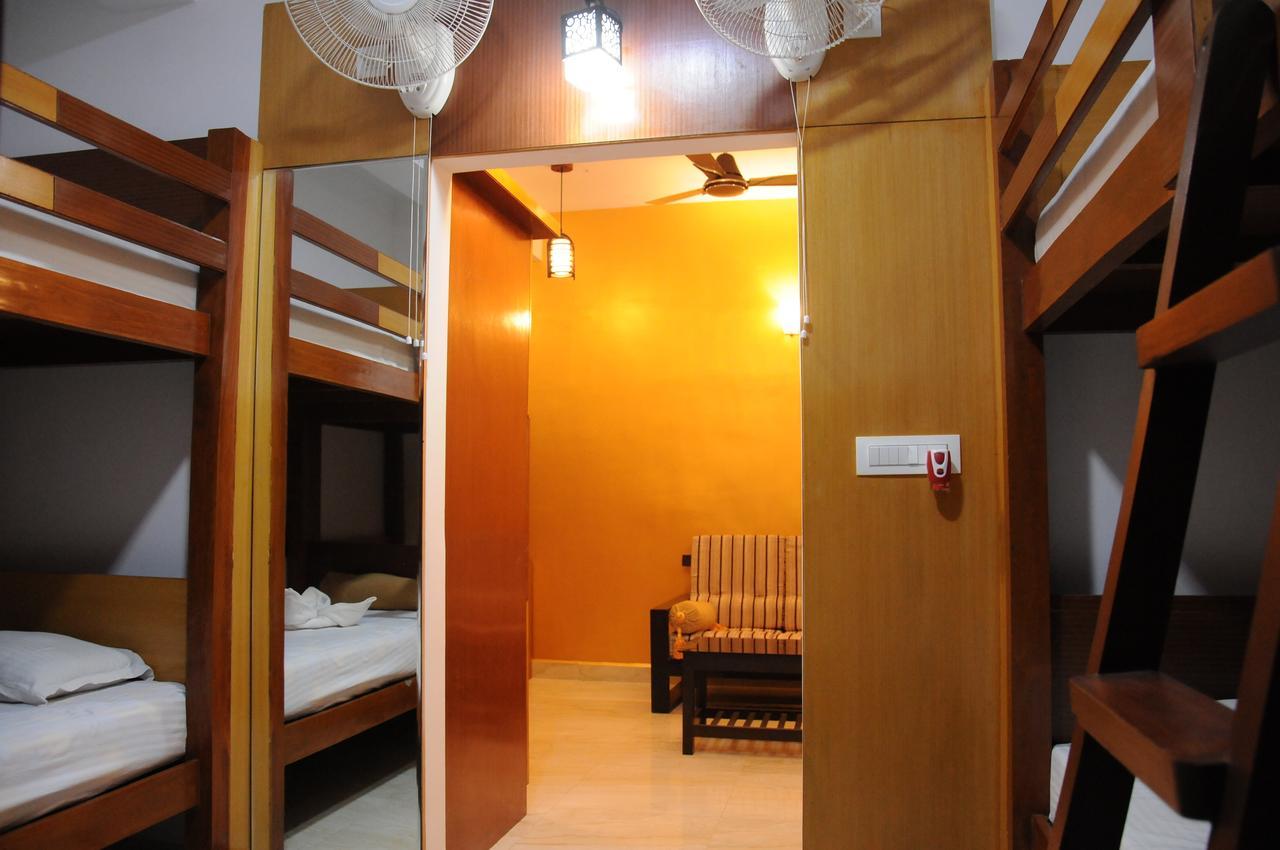 Hotel Alwesal International Madikeri Esterno foto