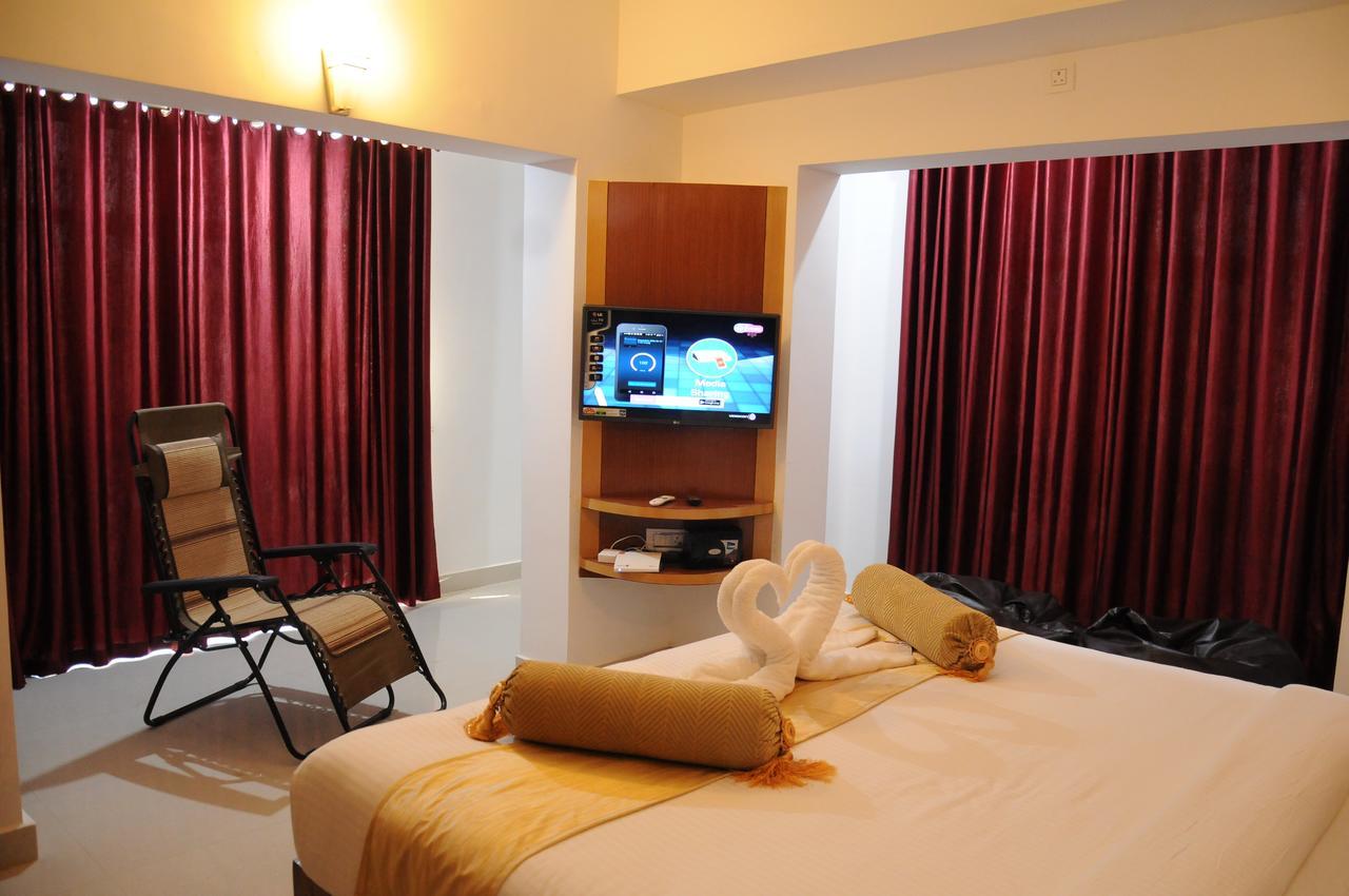 Hotel Alwesal International Madikeri Esterno foto